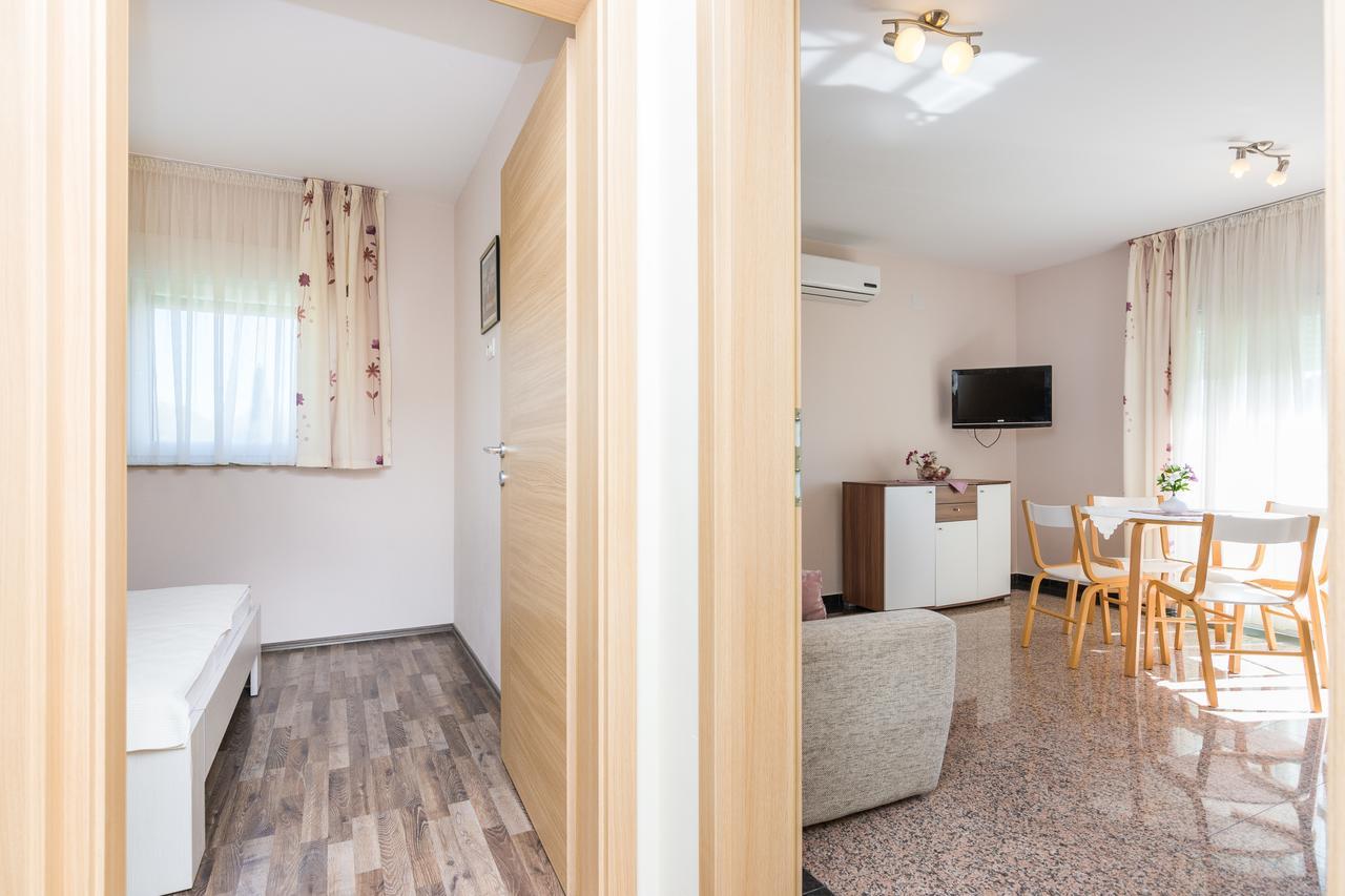 Apartmani Bepo Sveti Filip i Jakov Exterior photo