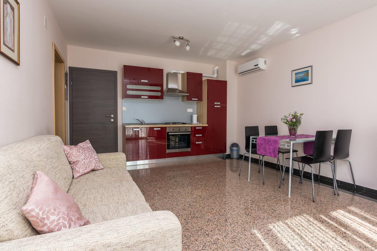 Apartmani Bepo Sveti Filip i Jakov Exterior photo